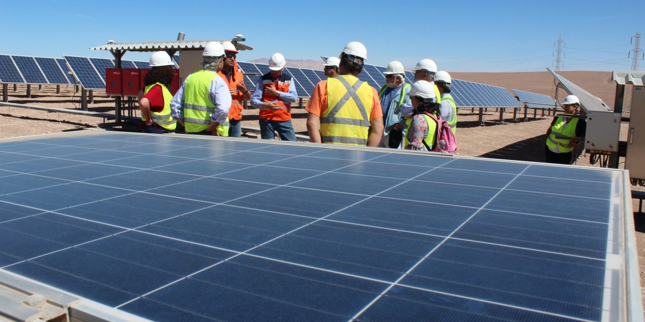 DECANOS DE LAS FACULTADES DE INGENIERÍA DE CHILE VISITARON LA PLANTA SOLAR “LALCKTUR”