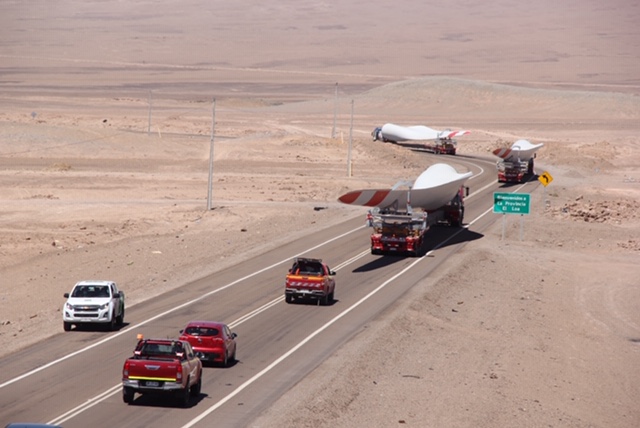 Parque Eólico Calama recibió aspas que permitirán montaje del primer aerogenerador