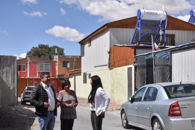 29 familias de Independencia Norte disfrutan sus nuevos calefactores solares