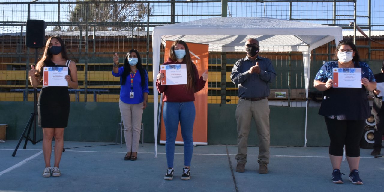 Energías renovables benefician a 25 familias en la junta de vecinos Kamac Mayu 19