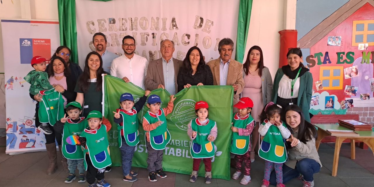 Establecimientos educacionales de Calama y Sierra Gorda reciben certificación ambiental del Ministerio del Medio Ambiente