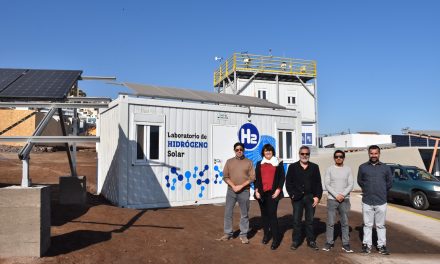 ALUMNOS DEL DOCTORADO EN ENERGÍA SOLAR DE LA UNIVERSIDAD DE ANTOFAGASTA BUSCAN INNOVADORES Y SUSTENTABLES MÉTODOS PARA OBTENER HIDRÓGENO VERDE A PARTIR DE AGUA DE MAR