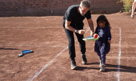 Horacio de la Peña realizó charla y clínica de tenis en San Pedro de Atacama