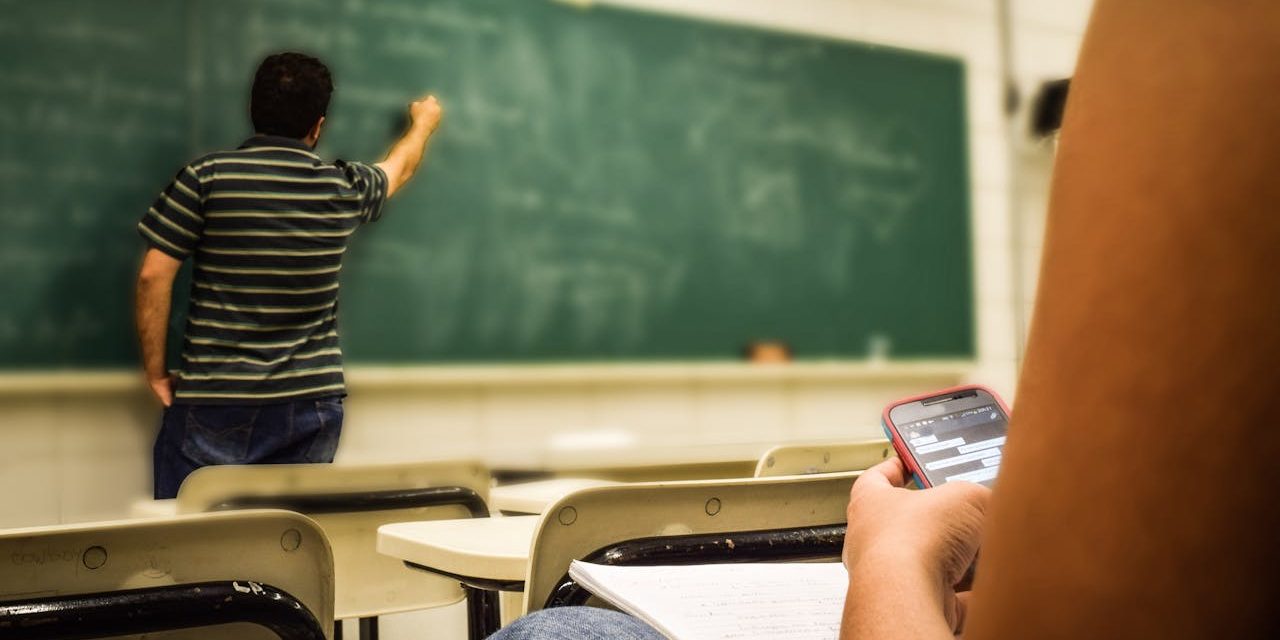 La Educación en la Era Digital: Transformaciones y el Uso de Datos en Chile