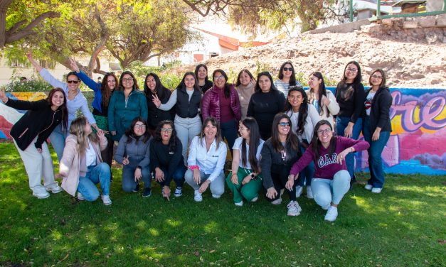 Trabajadoras de Minera Antucoya participan de curso de liderazgo organizado por la Escuela de Negocios Mineros