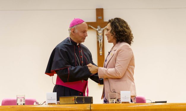 Emotiva y masiva ceremonia de asunción de la Dra. María Cecilia Hernández como nueva rectora UCN